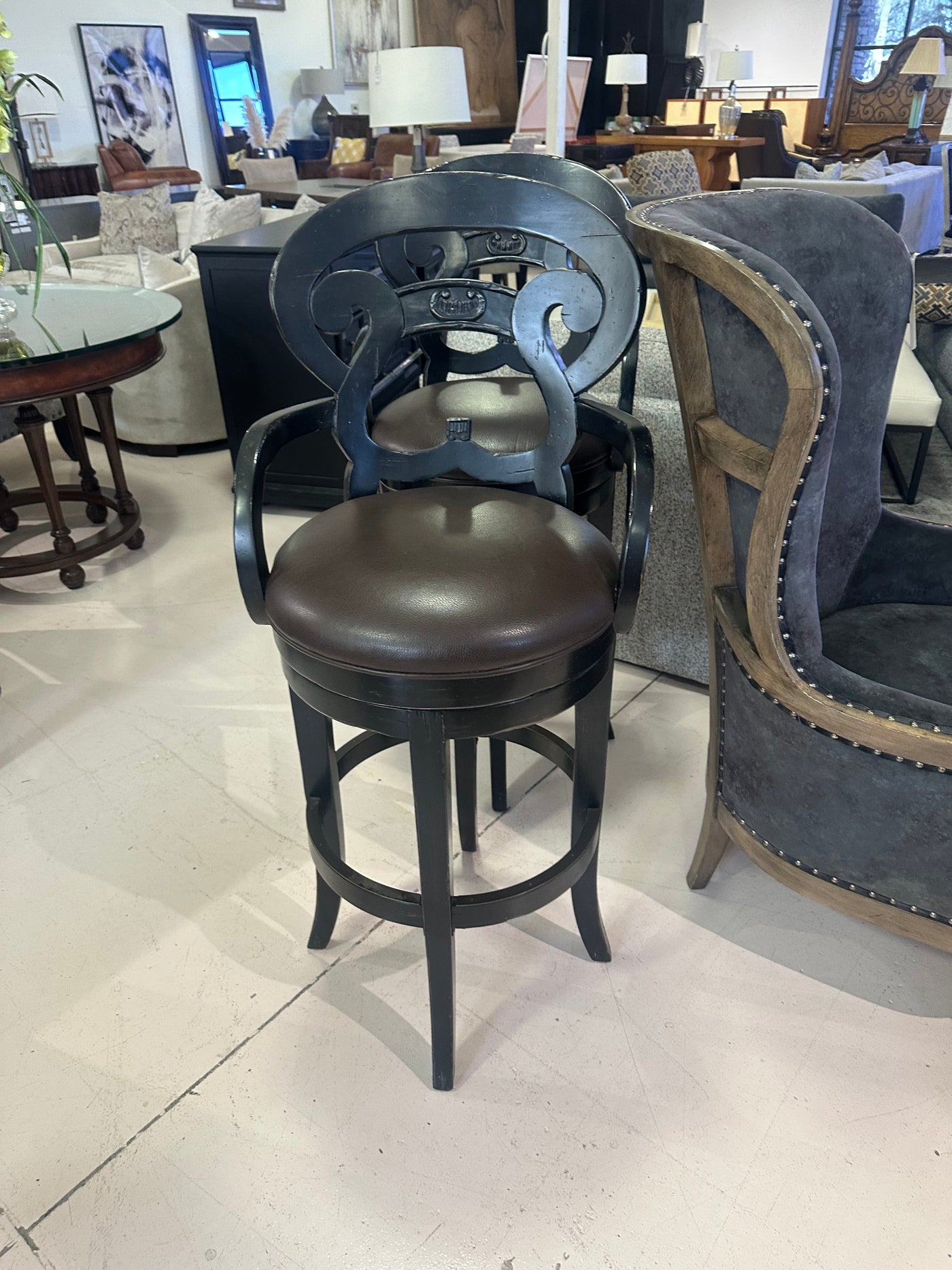 Lorts Swivel barstools New