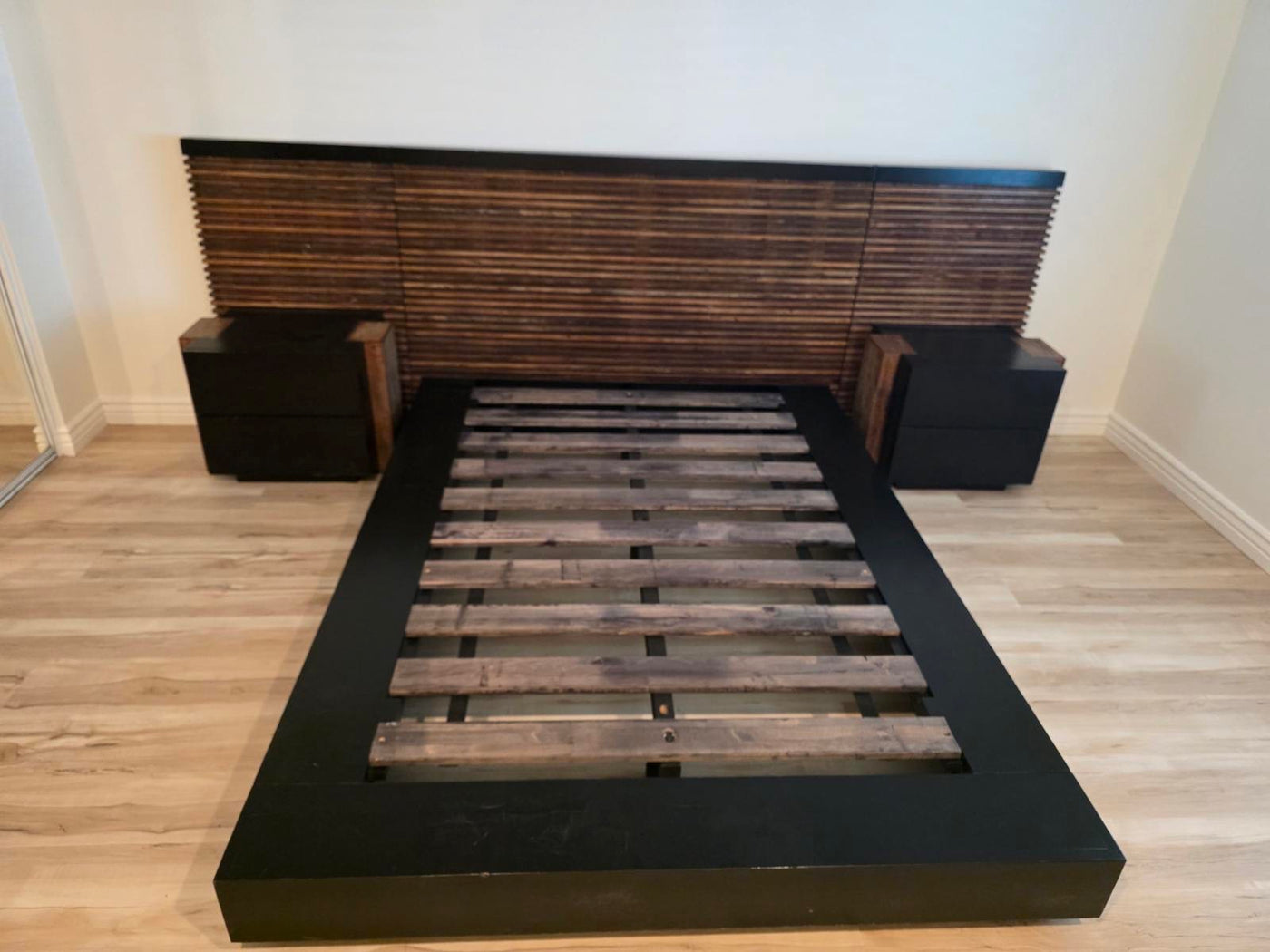 Contemporary Low Profile Queen Bed Set