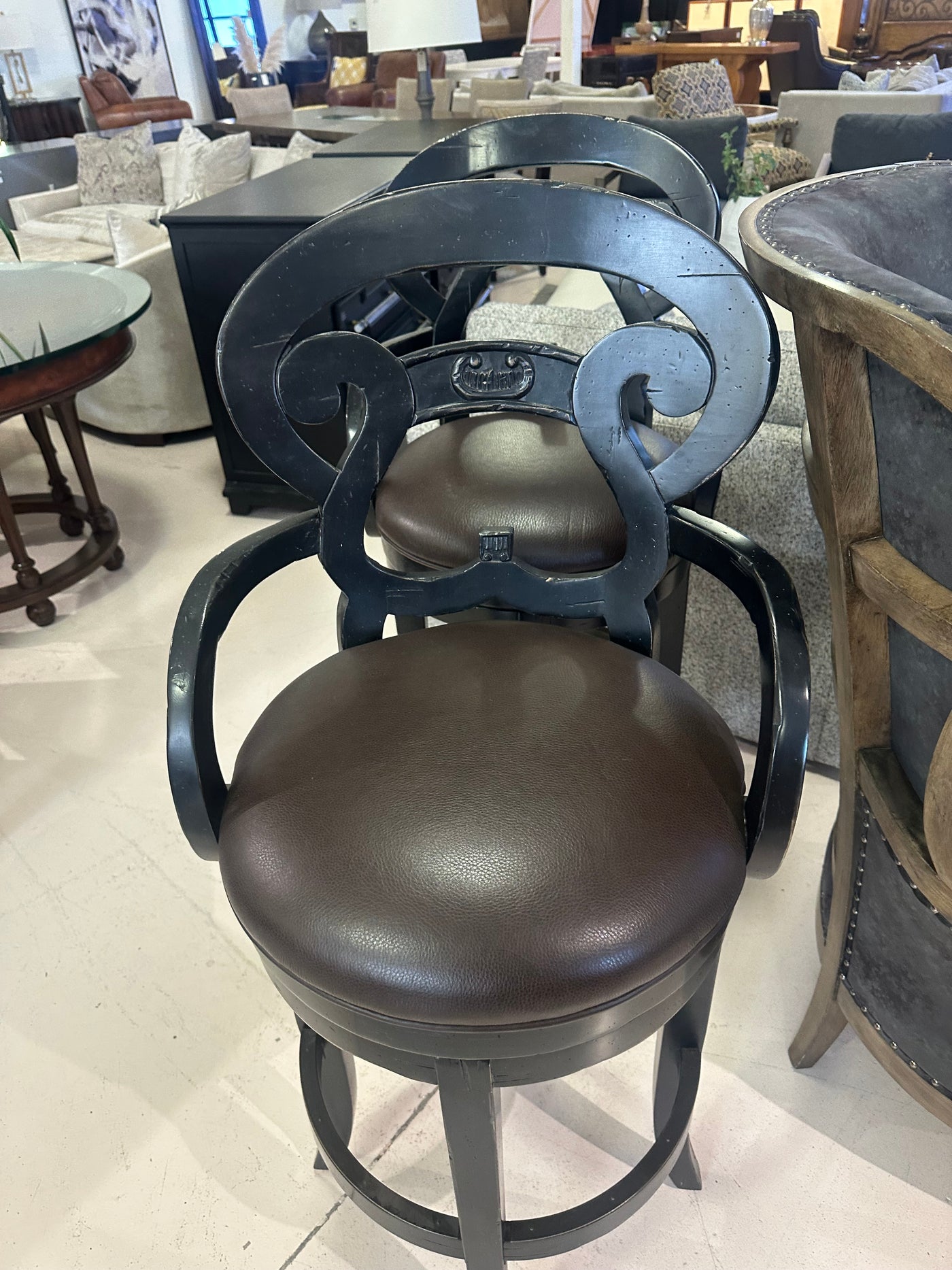 Lorts Swivel barstools New