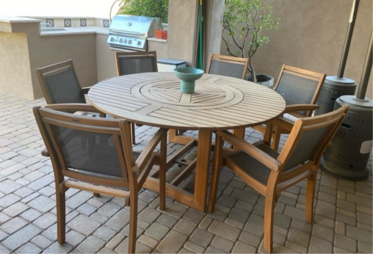 Outdoor interiors Lazy Susan table and chairs