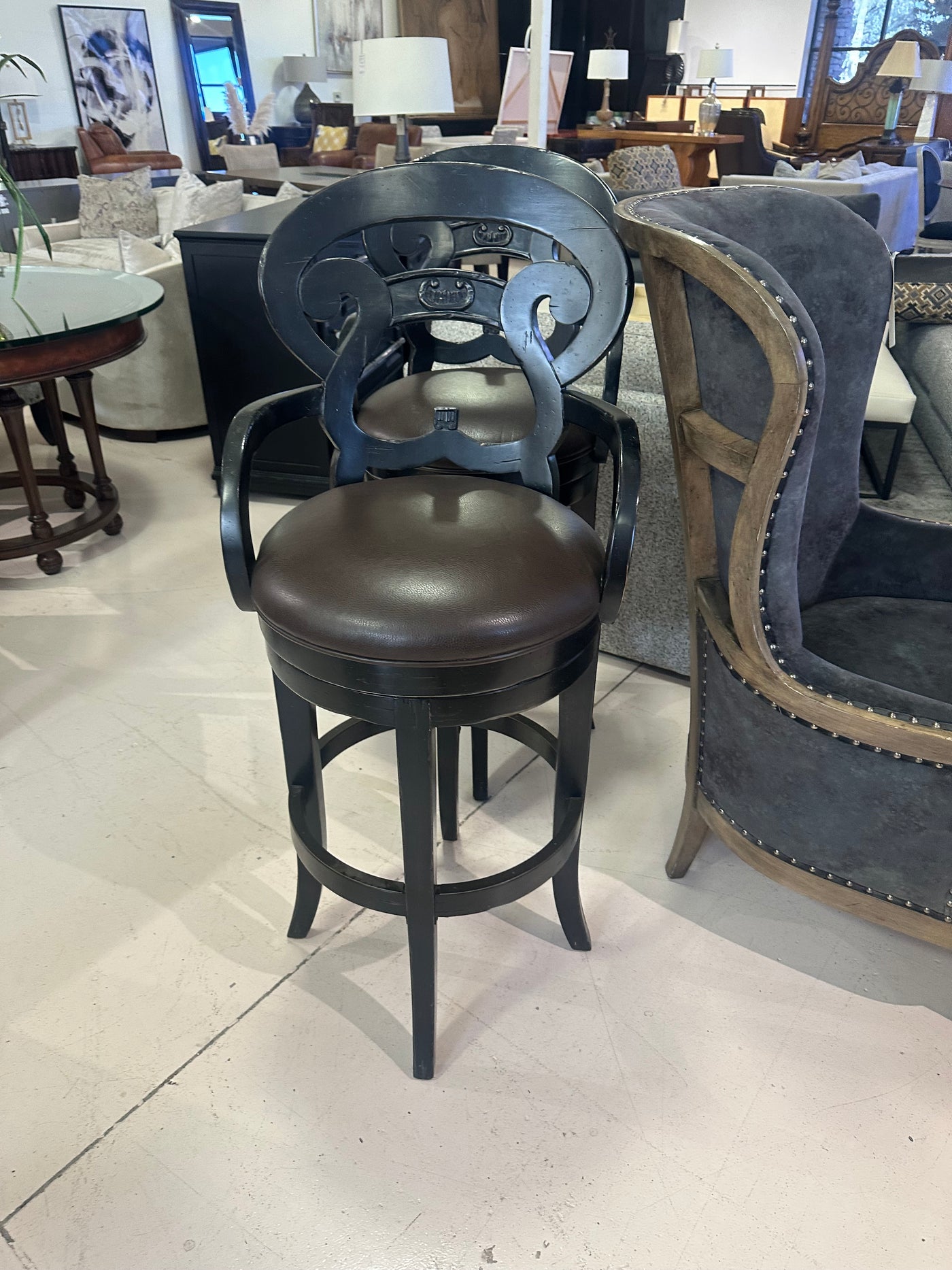 Lorts Swivel barstools New