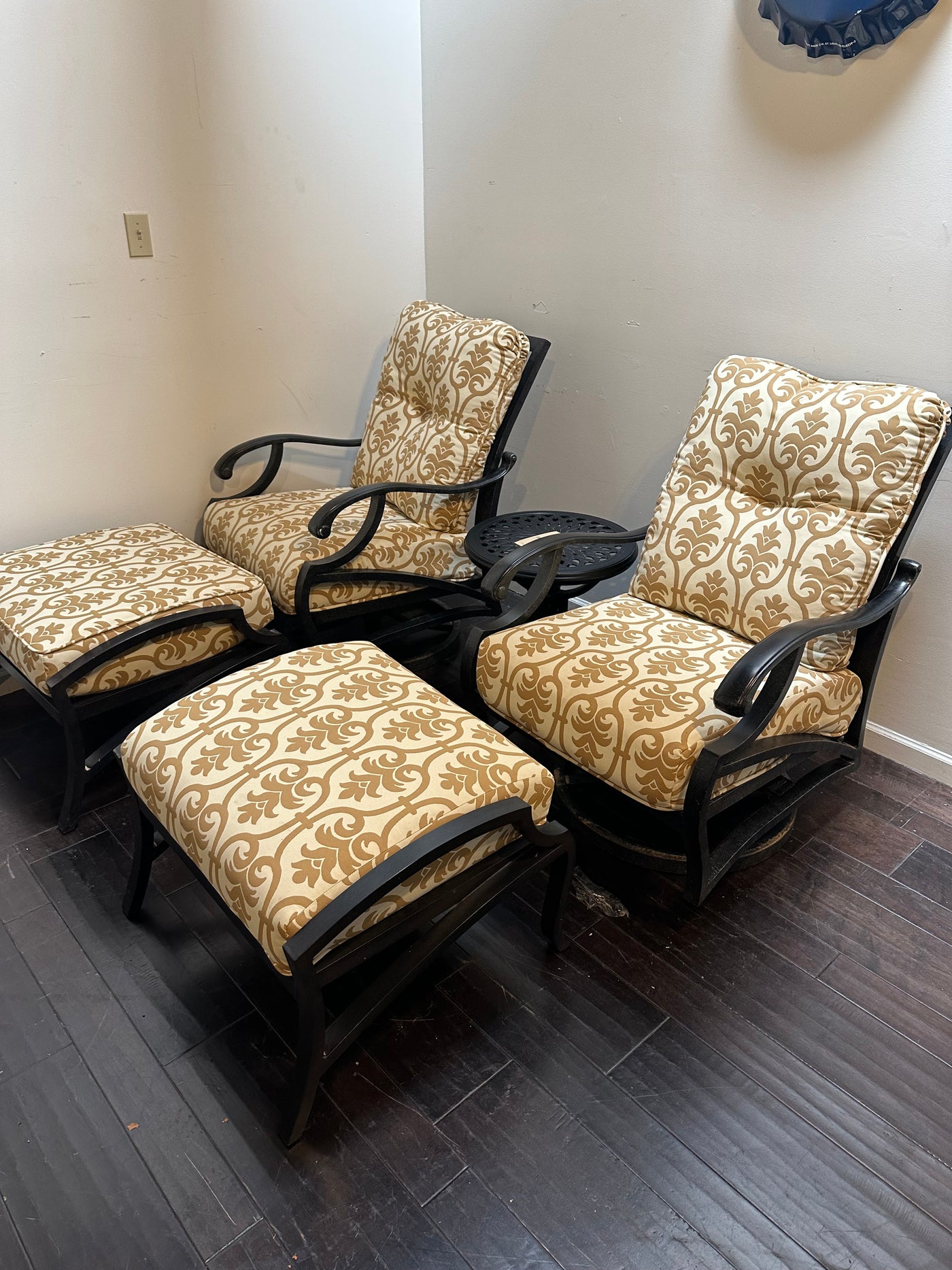 Mallin Volare Swivel Chair Set