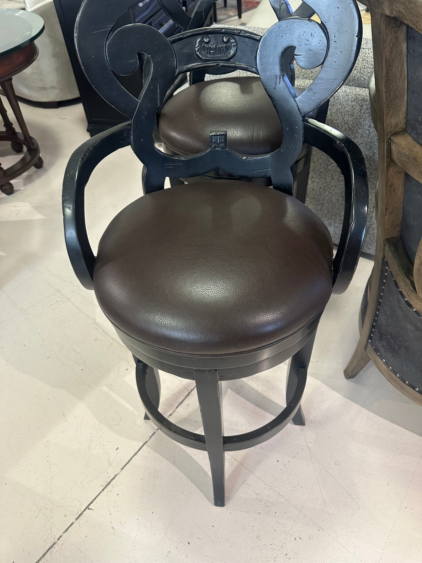 Lorts Swivel barstools New
