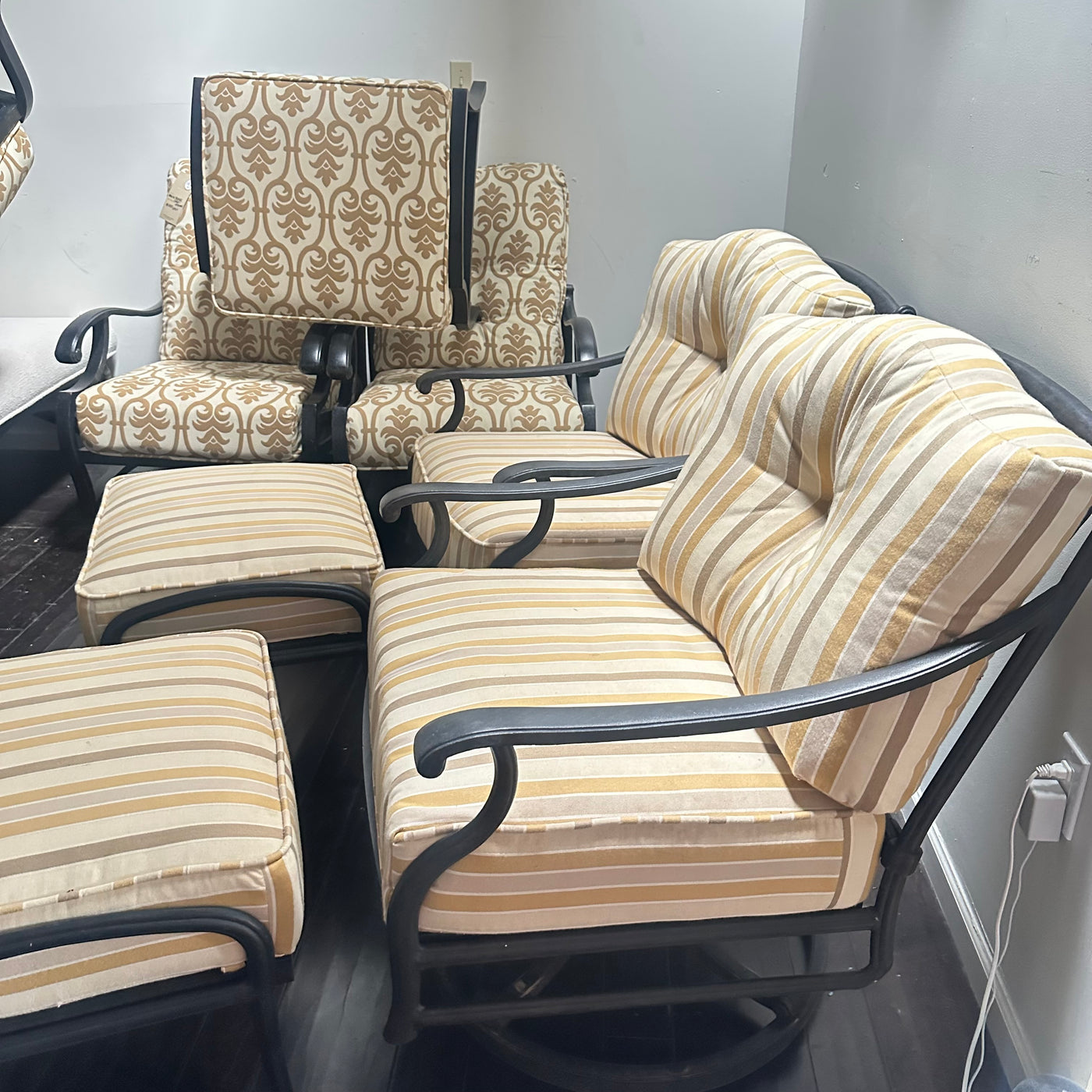 Mallin Outdoor striped chair set