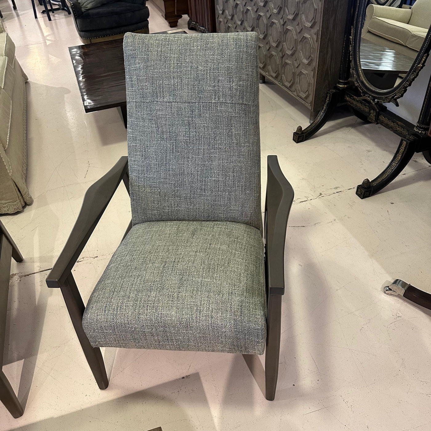 Custom reclining accent chairs