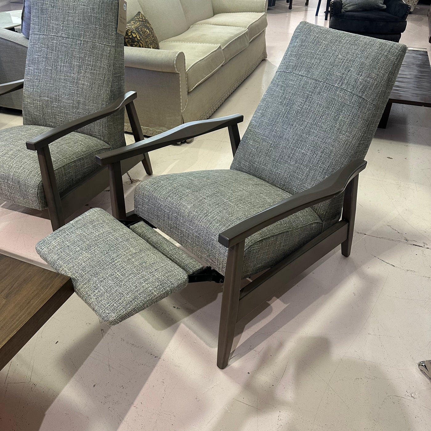 Custom reclining accent chairs